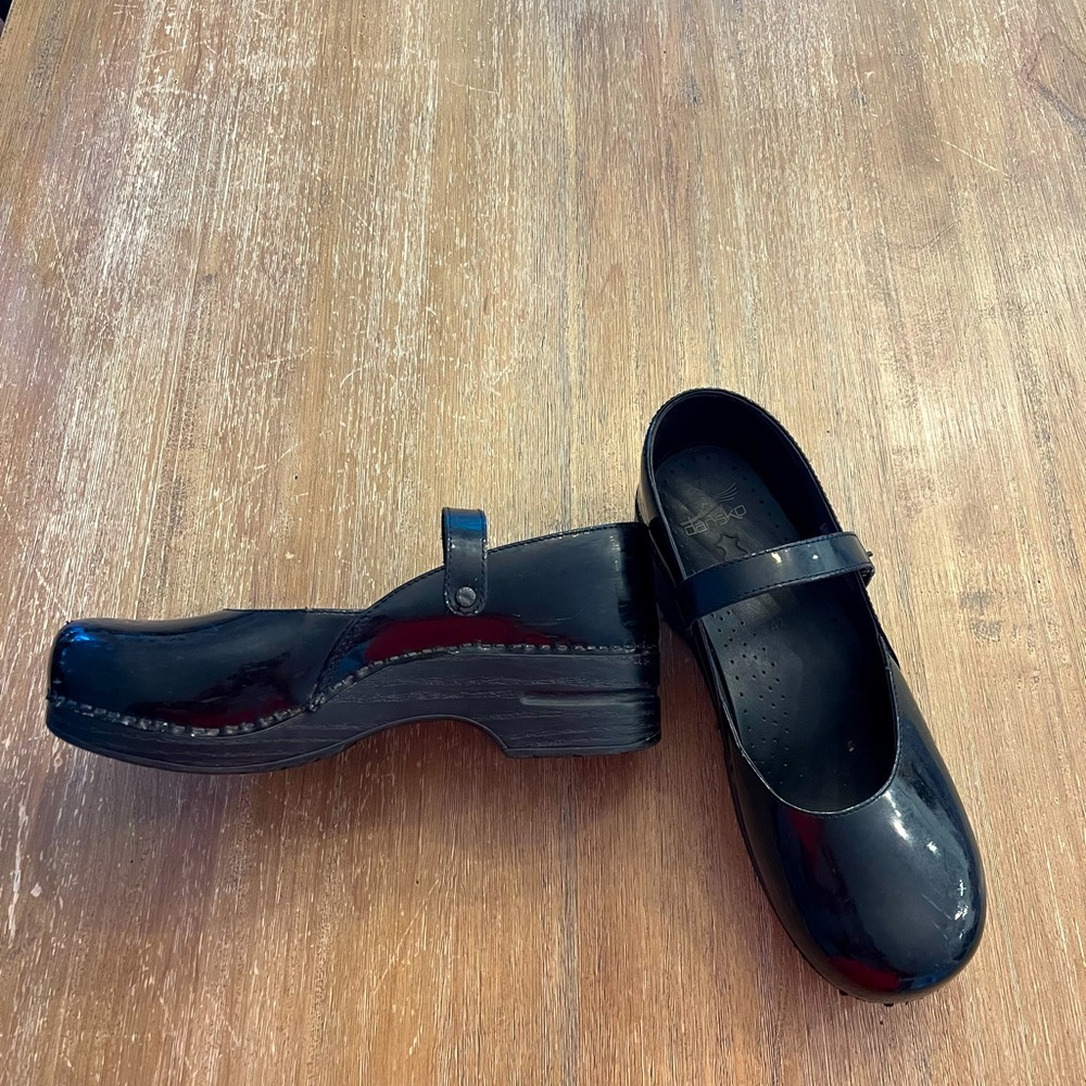 Dansko Women's 42 / US 11 Mary Jane Black Patent Leather Comfort Shoes